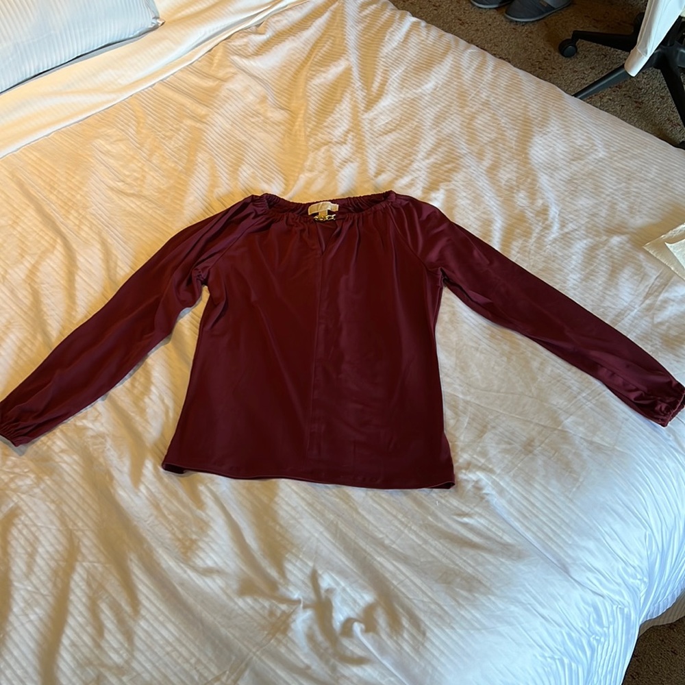 NWOT Women’s Michael Kors Blouse with Gold Chain